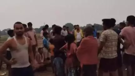 jila parishad condidet Guddu sir pawat me phoot ball ke mach khelate