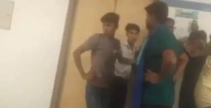 तिर्वा: आंबेडकर नगर में पत्नी की मौत से घबराए पति ने खाया जहर, कहा- जेल नहीं, साथ चलेंगे, दोनों की मौत से परिजनों में मचा हड़कंप