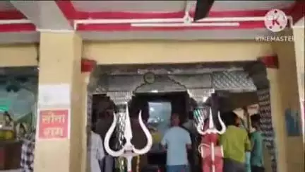बांधवगढ़: उमरिया: सगेश्वर धाम मंदिर में पुजारी ने विधि-विधान से की भोलेनाथ की आरती, भक्त हुए मनमुग्ध