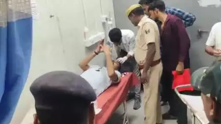 जहानाबाद: ट्रेन में बदमाशों ने एक यात्री से मारपीट की, सदर अस्पताल में भर्ती, यात्री ने रेलवे पर लगाया आरोप