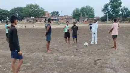 mach phoot ball ke khelate