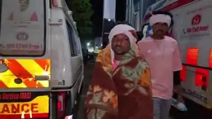 बैतूल: थावड़ी गांव में तेज बारिश से फिसली बाइक, सवार घायल, भोपाल रेफर