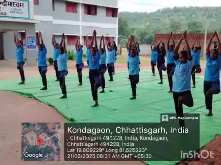 फरसगांव: बड़ेडोंगर में एनसीसी की गर्ल्स कैडेट्स ने 11वें अंतर्राष्ट्रीय योग दिवस पर किया योगाभ्यास