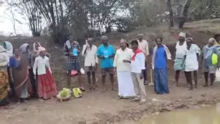 పారుమంచాల గ్రామంలో ఉపాధి కూలీలలతో మాట్లాడిన వ్యాకస కార్యదర్శి వర్గ సభ్యులు కర్ణ