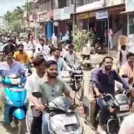 ಶಿಗ್ಗಾಂವ: ಕ್ಷೌರಿಕ ವೃತ್ತಿ ಬಾಂಧವರ ವಿವಿಧ ಬೇಡಿಕೆ ಈಡೇರಿಕೆಗೆ ಅಗ್ರಹಿಸಿ ಪಟ್ಟಣದಲ್ಲಿ ಬೈಕ್ ರ್‍ಯಾಲಿ, ಪ್ರತಿಭಟನೆ