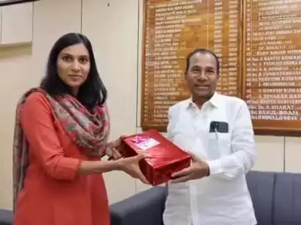 సంగారెడ్డి: జిల్లా నూతన కలెక్టర్ ప్రావిణ్యను కలిసిన ఎమ్మెల్యేలు చింత ప్రభాకర్, మాణిక్ రావు