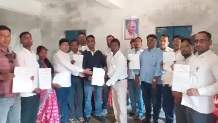 किस्को: झारखंड प्रदेश कांग्रेस के निर्देशानुसार पार्टी संगठन सृजन के तहत नवनियुक्त प्रखंड पदाधिकारी को नियुक्ति पत्र दिया गया