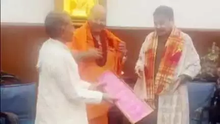 रोहतक: केंद्रीय मंत्री नितिन गडकरी से रोहतक डेरे के महंत रघुवेंद्र महाराज ने की मुलाकात, धर्म और राजनीति पर हुई चर्चा