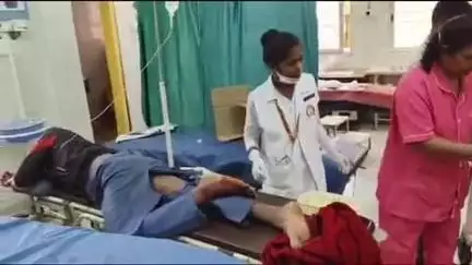 गुमला: बाँसडीह घाटी के पास अज्ञात कार की टक्कर से बाइक सवार तीन लोग जख्मी, एक घायल को रिम्स के लिए रेफर किया गया