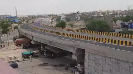 सूरतगढ़: इंदिरा सर्किल पर बने फ्लाईओवर पर वाहनों का आवागमन हुआ शुरू, 10 साल बाद वाहन चालकों व शहरवासियों को मिली राहत