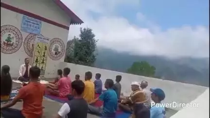 ओखलकांडा: अंतर्राष्ट्रीय योग दिवस के अवसर पर ओखलकांडा ब्लॉक के ग्राम सुई में योग सत्र का किया गया आयोजन