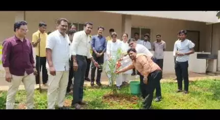 అరకులోయ ప్రభుత్వ డిగ్రీ కళాశాలలో 'నీరు- మీరు' కార్యక్రమం నిర్వహించిన  ప్రిన్సిపల్ భరత్ కుమార్