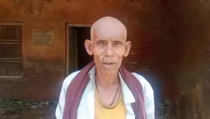 औरैया: दिबियापुर के असेनी गांव निवासी महिला के शव को कब्रिस्तान में दफनाने का किया विरोध, पति ने किया अंतिम संस्कार