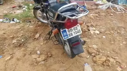 ଖଲ୍ଲିକୋଟ୍: ମା' ନାରାୟଣୀ ଛକରେ ବାଇକକୁ ଧକ୍କା ଦେଲା ବୋଲେରୋ, ବାଇକ ଚାଳକ ମୃତ