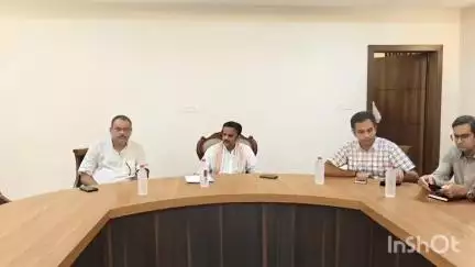 हुज़ूर: सर्किट हाउस में डिप्टी सीएम ने रीवा बाईपास सिक्स लेन और बेला-सिलपरा रिंगरोड निर्माण कार्य की समीक्षा की