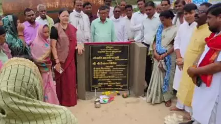 लालबर्रा: ग्राम मुरझड़ में सामुदायिक भवन के निर्माण कार्य का सांसद भारती पारधी ने किया भूमिपूजन