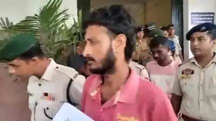 মোহনপুর: চুরি যাওয়া বাইক উদ্ধার সহ এক চোর ও 2 বাইক পাচারকারীকে গ্রেপ্তার করল এনসিসি থানার পুলিশ
