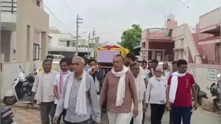 કડી: અમદાવાદ પ્લેન ક્રેશ દુર્ઘટનામાં કડીના વૃદ્ધનું મોત થયું હતું જેમના 10 દિવસે DNA મેચ થતાં કડી ખાતે અંતિમ સંસ્કાર કરાયા