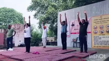 रेलमगरा: अंतर्राष्ट्रीय योग दिवस पर गोगाथला में 'एक पृथ्वी, एक स्वास्थ्य' का संकल्प लेते हुए सैकड़ों ग्रामीणों ने किया योग