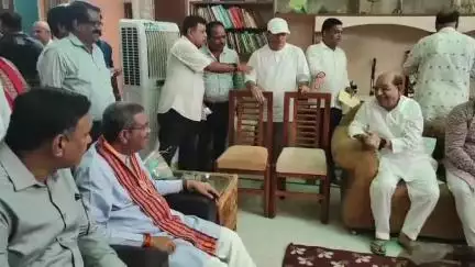 ବରଗଡ: ବିଜେଡି ନେତା ପ୍ରସନ୍ନ ଆଚାର୍ଯ୍ୟଙ୍କ ବରଗଡ଼ ସ୍ଥିତ ବାସଭବନରେ ପହଞ୍ଚି ଶ୍ରଦ୍ଧାଞ୍ଜଳି ଜଣାଇଲେ କେନ୍ଦ୍ରମନ୍ତ୍ରୀ ଧର୍ମେନ୍ଦ୍ର ପ୍ରଧାନ