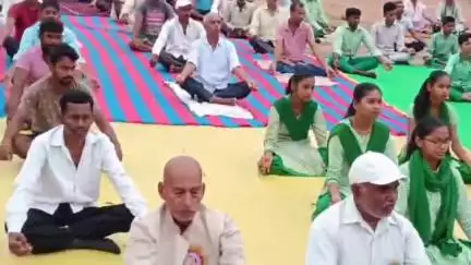 सतबरवा: अंतरराष्ट्रीय योग दिवस के अवसर पर प्रखंड क्षेत्र में योग शिविरों का आयोजन किया गया