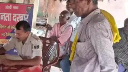 डंडारी: डंडारी थाना परिसर में भूमि विवाद मामलों के निपटारे के लिए जनता दरबार का आयोजन