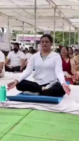 पंडरिया: नपा पंडरिया परिसर में अंतर्राष्ट्रीय योग दिवस का आयोजन, विधायक भावना बोहरा ने भी किया योग