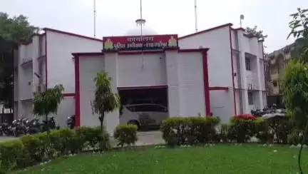 शाहजहांपुर: थाना मदनापुर क्षेत्र में समोसा लेने घर से बाहर गई नाबालिक लड़की नगदी व ज़ेवर लेकर युवक के साथ फरार, FIR दर्ज