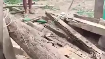 ବୀରମିତ୍ରପୁର: ରେଲାପୋଷ ଗ୍ରାମରେ  ନାଗସାପ ଉଦ୍ଧାର କରି ବନବିଭାଗକୁ ହସ୍ତାନ୍ତର କରାଗଲା।