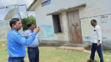 फतेहपुर: फतेहपुर प्रखंड के नक्सल प्रभावित मतदान केंद्रों का एडीएम परितोष कुमार ने किया सत्यापन