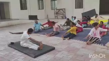 भंडरिया: भंडरिया प्रखंड में 11वां अंतरराष्ट्रीय योग दिवस भव्य रूप से मनाया गया, विद्यालयों और आयुष्मान केंद्रों में हुआ योगाभ्यास