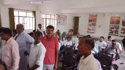 सहसवान एडीएम की अध्यक्षता में संपूर्ण समाधान दिवस किया गया है जिसमें जनता की शिकायत को ध्यानपूर्वक