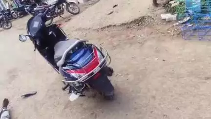 बोडला: बोड़ला में शराब के नशे में पड़े व्यक्ति को राहगीरों ने सहायता कर अस्पताल में कराया भर्ती