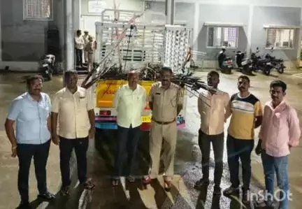 ಬಂಗಾರಪೇಟೆ: ಕಳ್ಳತನವಾದ 24 ಗಂಟೆಗಳಲ್ಲಿ ಇಬ್ಬರು ಮನೆಗಳ್ಳರನ್ನ ಬಂಧಿಸಿ ಒಂದು ಬೊಲೆರೋ,2,40,000 ರೂ ವಶಕ್ಕೆ ಪಡೆದ ಬಂಗಾರಪೇಟೆ ಪೊಲೀಸರು