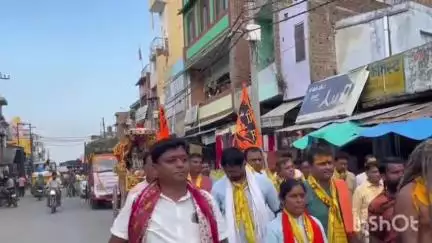 अतरौली: छर्रा नगर से गत वर्षों की भांति इस वर्ष भी अमरनाथ में विशाल भंडारे के लिए नगर का भ्रमण कर 1 ट्रक सामग्री रवाना किया गया