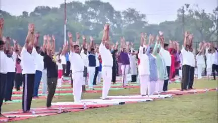 मिल्कीपुर: कृषि विवि कुमारगंज में एक साथ 4680 लोगों ने किया योगाभ्यास