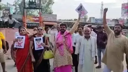 गोवर्धन: तुर्की के प्रधानमंत्री से मिलने पर हिंदूवादीओ ने लगाए अमीर खान मुर्दाबाद के नारे