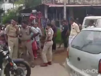 ചേർത്തല: അരൂരിൽ ഉയരപ്പാത നിർമാണം, സ്വകാര്യ സ്ഥലത്ത് പൈപ്പിടാനുള്ള ശ്രമം നാട്ടുകാർ തടഞ്ഞു