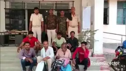 कहरा: उत्पाद पुलिस ने छापेमारी कर 2 कारोबारियों व 5 शराबियों को किया गिरफ्तार, सहरसा कोर्ट में पेश किया