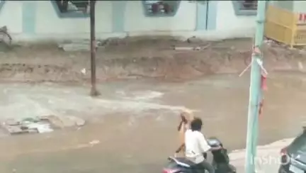 વિસનગર: શહેર પોલીસ સ્ટેશન સામે પાણીની લાઇન તૂટતા પાણીનો વેડફાટ