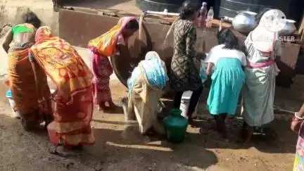 রঘুনাথপুর ২: ধানাড়া গ্রামে পাণীয় জলকষ্ট,ট্রাক্টরে করে জলের ট্রাক্টে গ্রামে জল পৌছাল রঘুনাথপুর ২ব্লক প্রশাসন #jansamasya