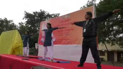 नागदा: नगर पालिका द्वारा कृषि उपज मंडी परिसर में योगाभ्यास कार्यक्रम का किया गया आयोजन