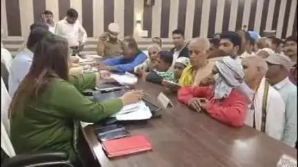 करनैलगंज: तहसील करनैलगंज में संपूर्ण समाधान दिवस पर जिलाधिकारी ने फरियादियों की समस्याएं सुनीं