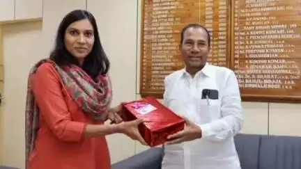 జహీరాబాద్: జిల్లా కలెక్టర్ ప్రావిణ్యను మర్యాదపూర్వకంగా కలిసిన ఎమ్మెల్యే మాణిక్ రావు