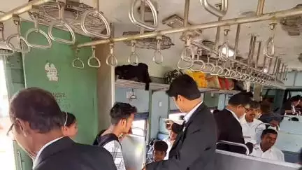 धनबाद/केंदुआडीह: धनबाद रेल मंडल में सघन टिकट चेकिंग अभियान, जुर्माने के रूप में राशि वसूली गई