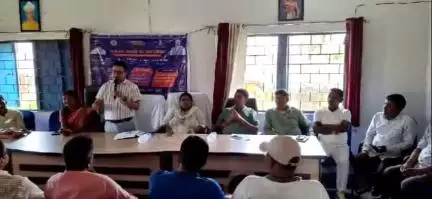 दाड़ी: ड़ाड़ी प्रखण्ड के पंचायत सचिवालय रबोध में धरती आबा जनजातीय ग्राम उत्कर्ष अभियान शिविर का आयोजन