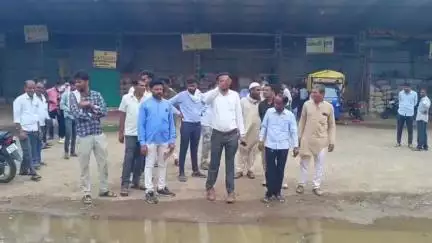 कालापीपल: कालापीपल कृषि उपज मंडी के नवागत सचिव धर्मेंद्र सिंह चौहान ने लहसुन प्याज मंडी का किया औचक निरीक्षण
