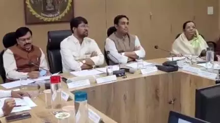 दमोह: कलेक्ट्रेट में गौण खनिज प्रतिष्ठान मद की बैठक हुई संपन्न, स्कूलों की मरम्मत पर खर्च होंगे ₹7 करोड़