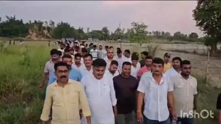 हर्रैया: छावनी के भदोही गांव में मिट्टी खनन पर लोगों ने जताया विरोध, विधायक ने खनन पर लगवाया रोक