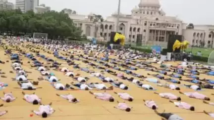 ધોલેરા: યોગ દિવસની ભવ્ય ઉજવણી..! લોથલથી ધોલેરા,ધંધુકા સુધી વિવિધ સ્થળોએ યોગ કાર્યક્રમો યોજાયા, હજારો લોકોએ ભાગ લીધો
